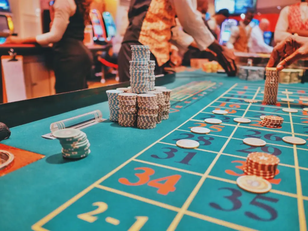 Live Dealer Baccarat Strategy: Table Selection, Game Speed, Limits, Squeeze Play and Smart Bankroll Control