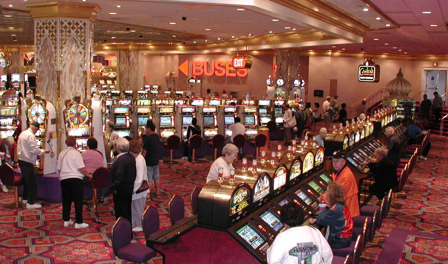 High-Limit Slots vs Regular Slots: RTP, Volatility, Comps, and Bankroll Differences
